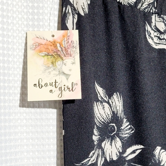 About a Girl Black & Taupe Floral Leggings (XL) - Picture 5 of 12
